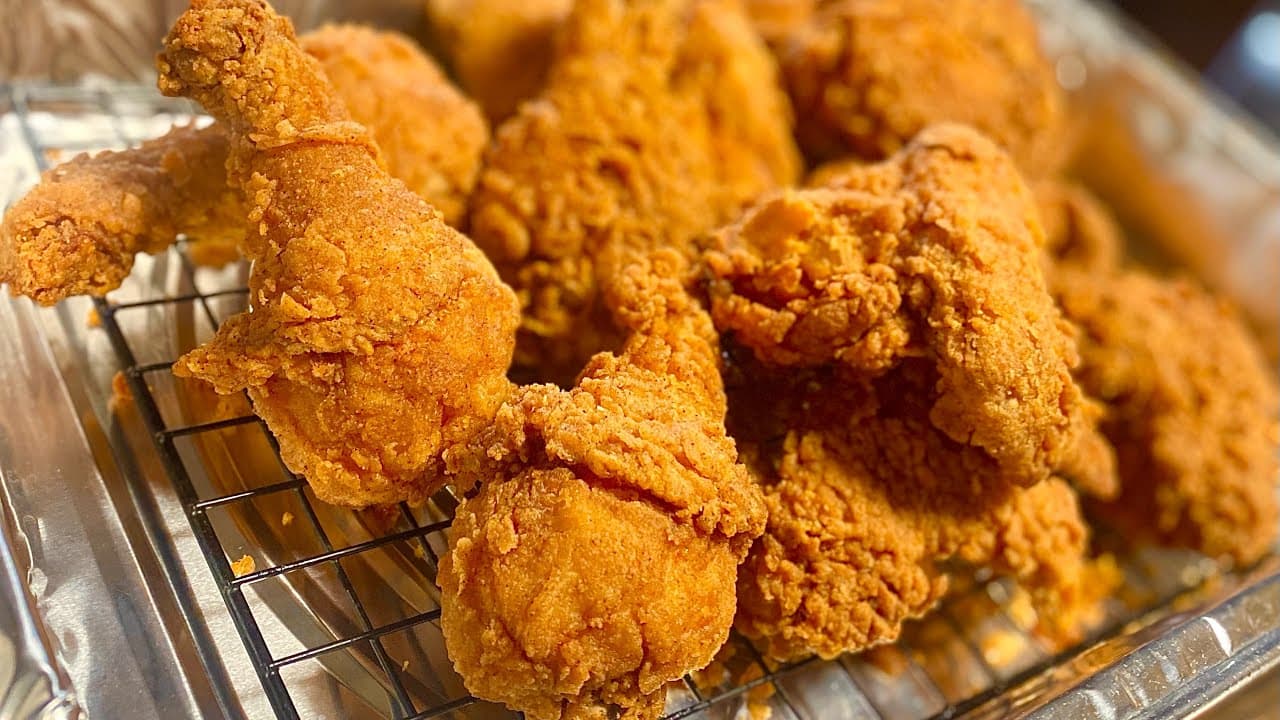 The BEST Seasoned & Crispy Fried Chicken!!